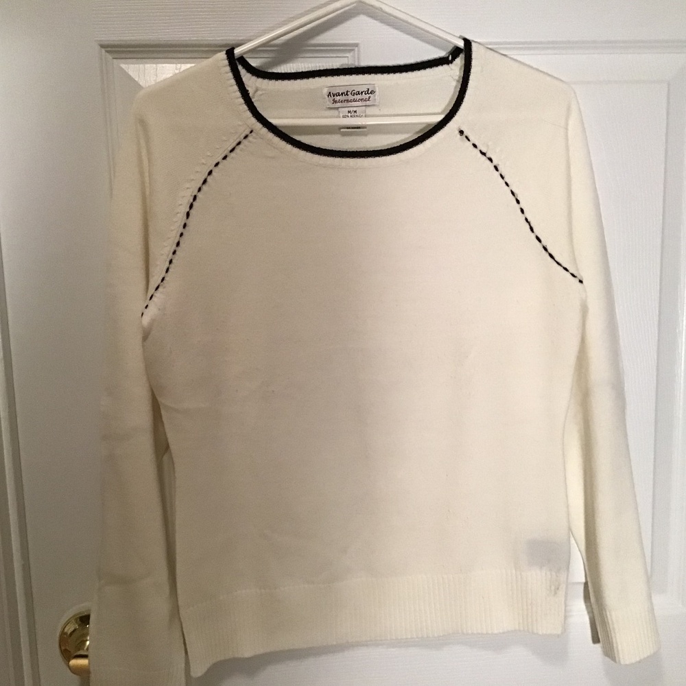 Avant garde international vintage sweater